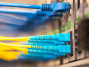 Zein da gehien erabiltzen den sarrera/irteera optiko leihoa fiber optiko paneletan